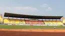 Suasana Stadion yang lenggang dan sepi dari Bobotoh saat laga Persib Bandung melawan PS TNI pada lanjutan Liga 1 2017 di Stadion Si Jalak Harupat, Sabtu (05/8/2017). Persib menang 3-1. (Bola.com/Nicklas Hanoatubun)