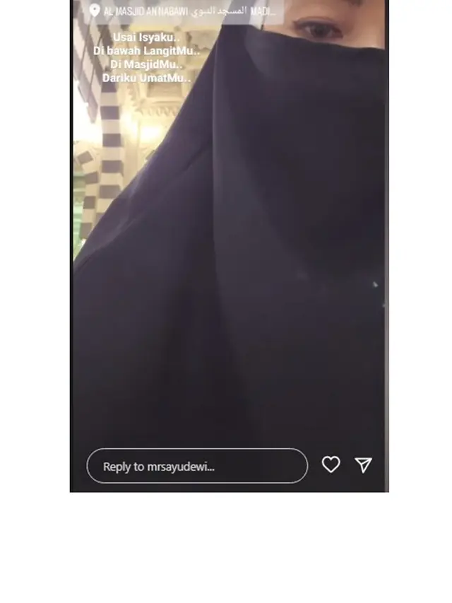 8 Momen Ayu Dewi dan Regi Datau Jalani Umroh, Penampilan Bercadar Jadi Sorotan
