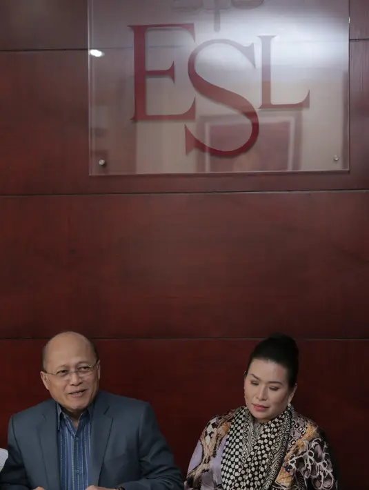 Kepolisian Polda Metro Jaya menghentikan kasus ayah dan anak, Mario Teguh dan Ario Kiswinar. Pertanggal 10 Agustus 2017, Polisi mengentikan atau SP3, pelaporan Kiswinar terkait pencemaran nama baik dan fitnah. (Nurwahyunan/Bintang.com)