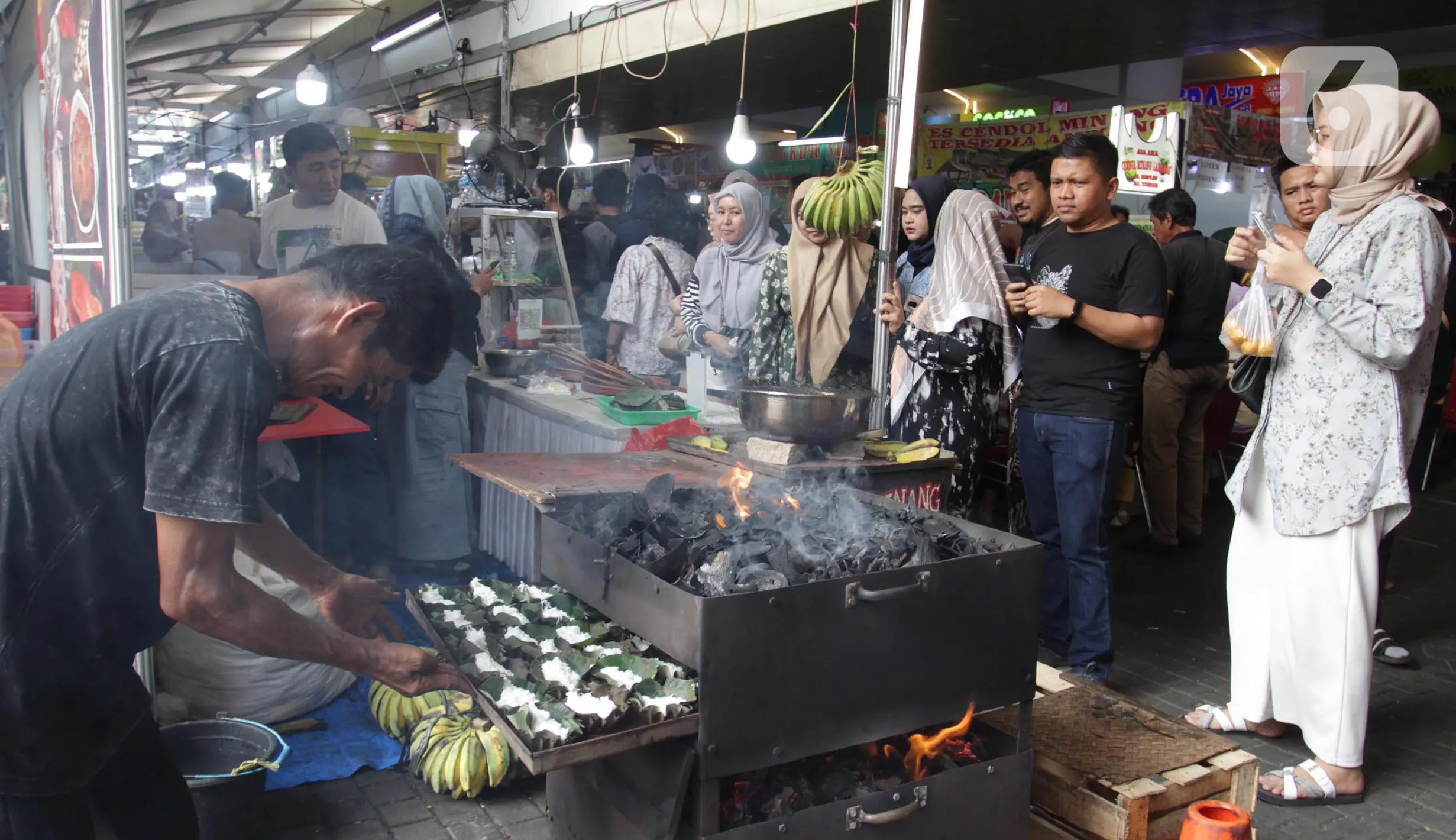 Berburu Kuliner Khas Minangkabau di Festival Sumarak 2024 - Foto ...