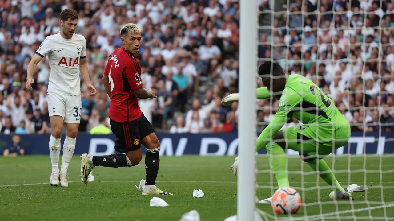 Foto: Diwarnai Gol Bunuh Diri Lisandro Martinez, MU Tumbang di Markas Tottenham pada Pekan Kedua Liga Inggris 2023/2024
