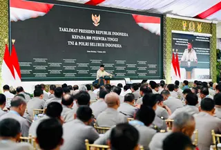 Presiden Prabowo Subianto memberikan taklimat kepada 800 perwira tinggi (pati) TNI dan Polri dari seluruh Indonesia di Kompleks Istana Kepresidenan Jakarta, Rabu (7/10/2026). (Foto: Sekretariat Presiden)