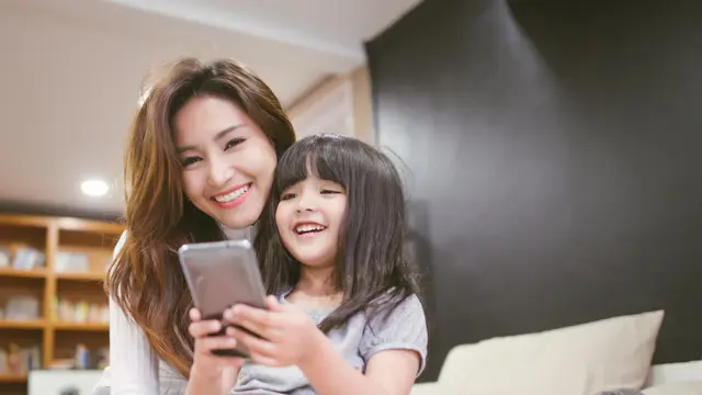 Biar Nggak Termakan Hoaks tentang Anak, Unduh Juga Aplikasi Parenting