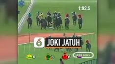 Tiga joki terjatuh secara bersamaan saat mengikuti pacuan kuda di Bengalore, India. Dua orang mengalami luka gores dan satu joki alami luka memar.