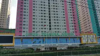 Apartemen Green Pramuka di Jalan Jenderal Ahmad Yani Kav. 49, Rawasari, Cempaka Putih, Jakarta Pusat. (Liputan6.com/Nanda Perdana Putra)