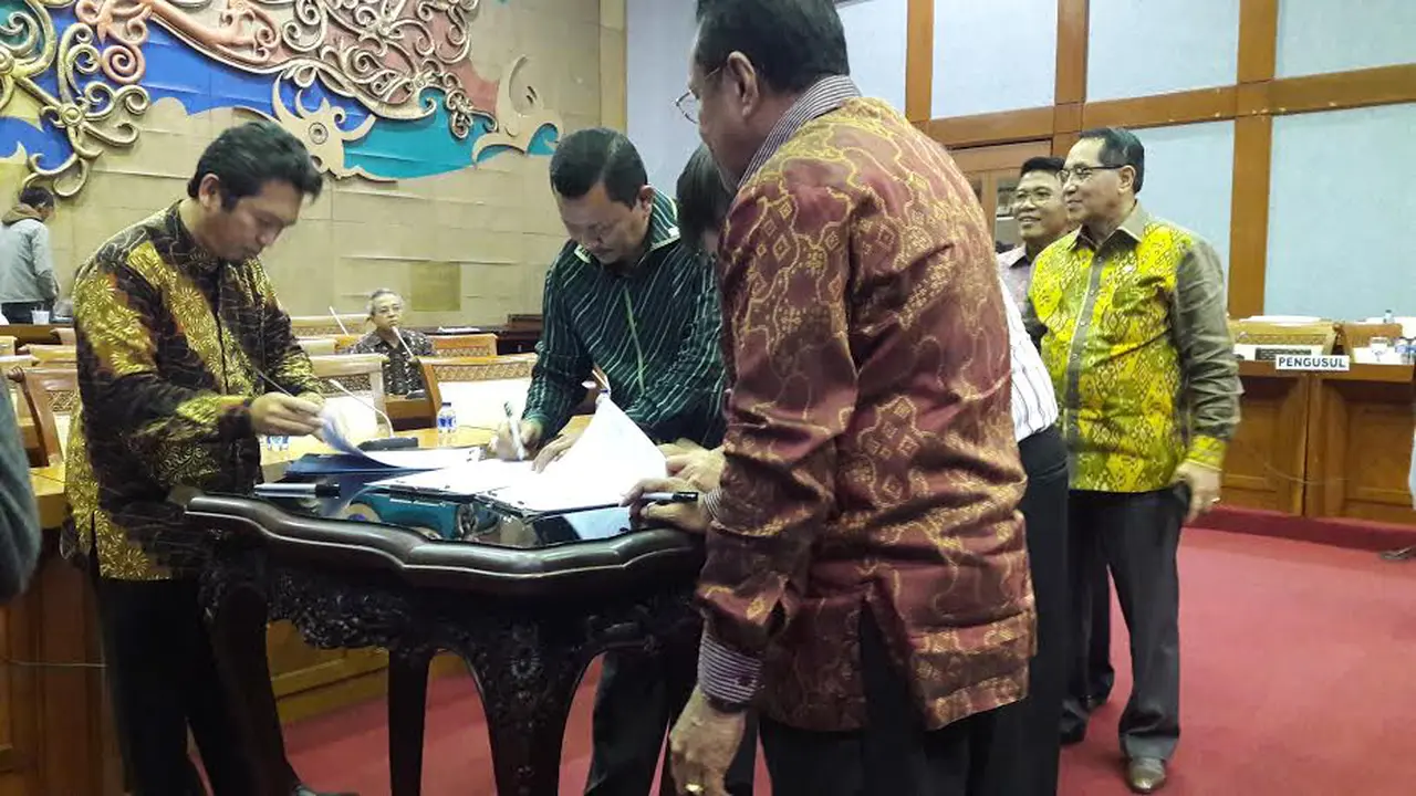 20160210-9 Fraksi DPR-Setujui-Draf-Revisi UU KPK-Jakarta