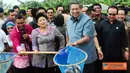 Citizen6, Pudak: Presiden SBY juga didampingi oleh Menteri Kelautan dan Perikanan Republik Indonesia Sharif C. Sutardjo dan Gubernur Jambi Hasan Basri Agus. (Pengirim: Efrimal bahri)