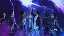 Penampilan Bangtan Boys atau yang lebih dikenal dengan BTS di atas panggung Billboard Music Awards 2018 di Las Vegas, Minggu (20/5). Ini sekaligus menjadi comeback stage perdana bagi boy grup asal Korea Selata tersebut. (Ethan Miller/GETTY IMAGES/AFP)