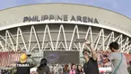 Penonton selfie jelang upacara pembukaan SEA Games 2019 di Philipine Arena Bulacan, Manila, Sabtu (30/11). Pesta olahraga se-Asia Tenggara ini akan berlangsung hingga 11 Desember. (Bola.com/M Iqbal Ichsan)