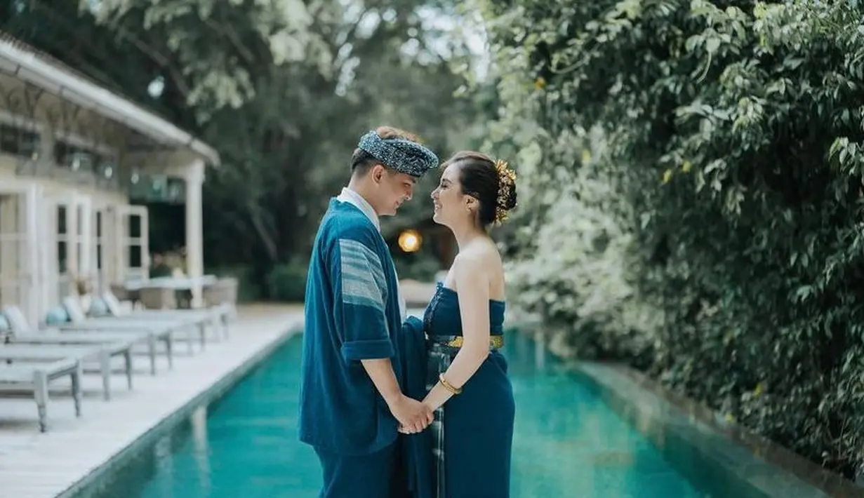 Pasangan selebriti ini memang menjadi salah satu pasangan selebriti idola. Jarang diterpa isu miring, keduanya bahkan kerap disebut sebagai relationship goals. (Instagram/glennalinskie).