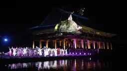 Aktor tampil selama Festival Budaya Kerajaan di Istana Gyeongbok, Seoul, Korea Selatan, Rabu (14/10/2020). Festival warisan budaya selama sebulan yang mengeksplorasi istana dan budaya kerajaan Korea Selatan dimulai pada 10 Oktober 2020. (AP Photo/Ahn Young-joon)