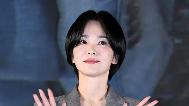 7 Potret Song Hye Kyo Tampil Cantik dengan Rambut Bondol, Makin Fresh dan Energik (credit: instagram.com/kyo1122).