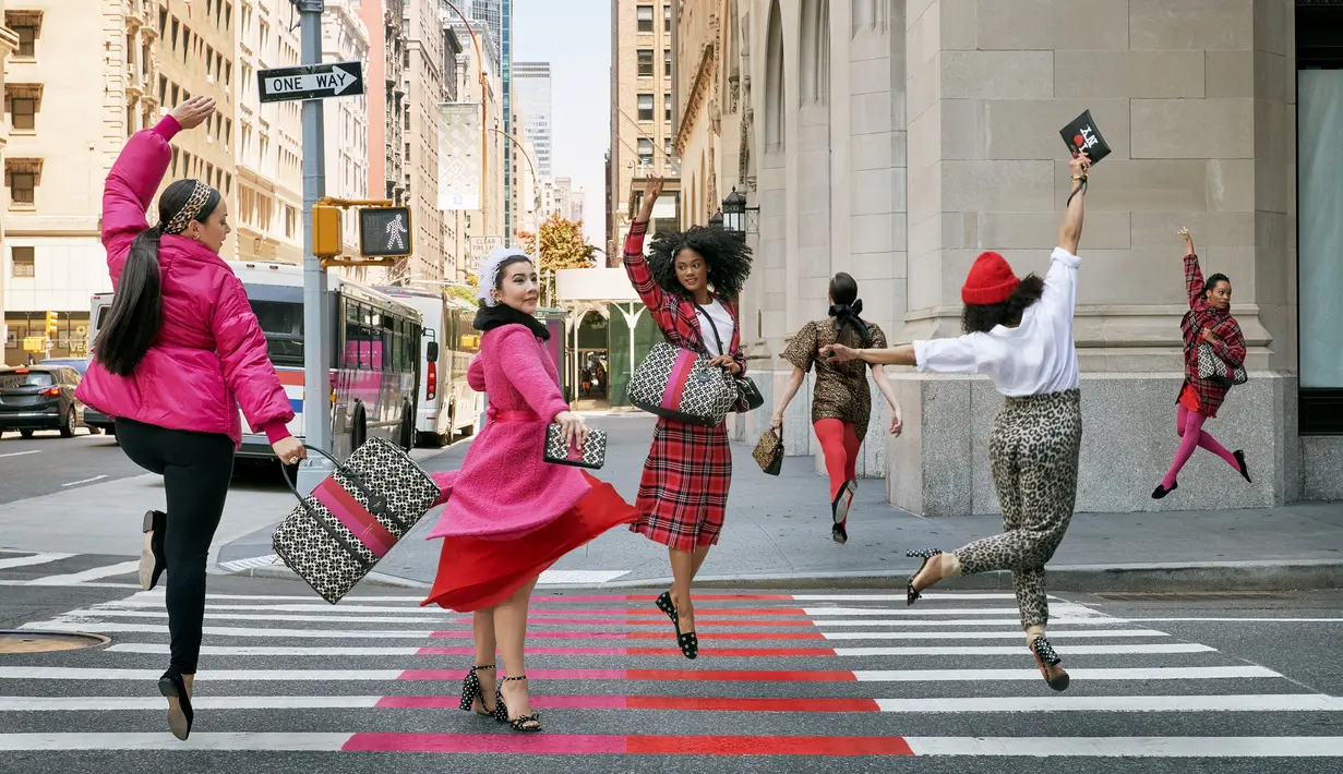 Kate Spade New York kembali memperkenalkan koleksi terbaru mereka untuk musim gugur 2021 melalui sebuah kampanye yang menyoroti seniman dengan kreativitas dan kebebasan mereka. Foto: Document/Kate Spade New York.