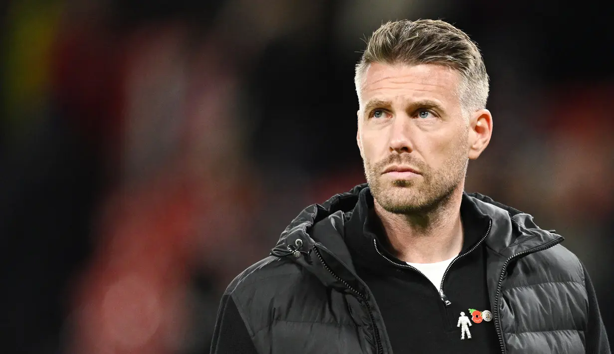 Rob Edwards menjadi sosok krusial dalam keberhasilan Luton untuk kali pertama menembus Premier League.
Namun, penampilan Luton Town di musim ini masih jauh dari memuaskan. Mereka ada di posisi ke-18 klasemen sementara dengan sembilan poin. (AFP/Oli Scarff)