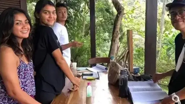 Caitlin North Lewis dan Nicholas Saputra