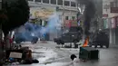 Pasukan Israel menyerbu Kota Tulkarem, Tepi Barat, Selasa (14/11/2023). Menurut Kementerian Kesehatan Palestina, sebanyak tujuh warga Palestina tewas semalam dalam serangan Israel. (AP Photo/Bernat Armangue)