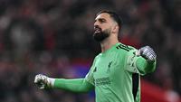 Kiper Liverpool, Giorgi Mamardashvili, merayakan kemenangan saat peluit akhir berbunyi dalam pertandingan Liga Champions antara Liverpool dan Real Madrid di Anfield, Liverpool, Inggris barat laut, pada 4 November 2025. Liverpool menang 1-0. (Paul ELLIS / AFP)