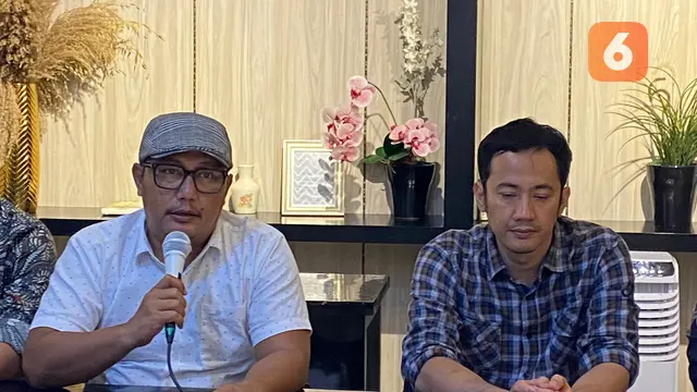 Kuasa hukum keluarga korban kasus bullying yang dialami anak SD di Kota Sukabumi (Liputan6.com/Fira Syahrin).