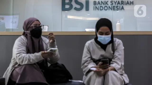 FOTO: Pelayanan Bank Syariah Indonesia Usai Diresmikan Jokowi