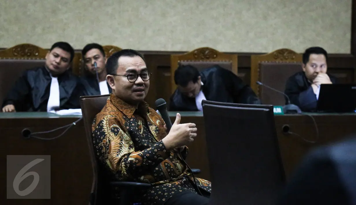 Menteri ESDM Sudirman Said memberikan kesaksian pada sidang lanjutan di Pengadilan Tipikor, Jakarta, Senin (4/4). Sudirman bersaksi untuk kasus suap yang menjerat mantan anggota Komisi VII DPR Dewie Yasin Limpo. (Liputan6.com/Faizal Fanani)