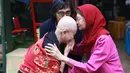 Ria Irawan kembali menikah. Artis senior itu resmi dipersunting Mayky Wongkar. Akad nikah berlangsung di Kantor Urusan Agama (KUA) Lebak Bulus, Jakarta Selatan, hari ini Jumat, (23/12). (Adrian Putra/Bintang.com)