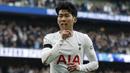 Son Heung-min. Pemain sayap Tottenham Hotspur berusia 29 tahun benar-benar menjadi bintang di tahun 2022. Ia mampu mencetak 9 gol dan 4 assist di Liga Inggris dari 12 laga sejak pergantian tahun. Terakhir, ia mencetak hattrick saat menghadapi Aston Villa (9/4/2022).