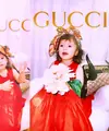 Demam tren Gucci Model Challenge tengah merajalela Tak ketinggalan di kalangan selebriti Indonesia. Asmirandah dan sang putri, Chole juga ikut meramaikan tren tersebut. (Instagram/instagram89).