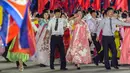 <p>Orang-orang menari pada acara perayaan Hari Ulang Tahun ke-74 Korea Utara di Kim Il Sung Square, Pyongyang, Korea Utara, 9 September 2022. (KIM Won Jin/AFP)</p>