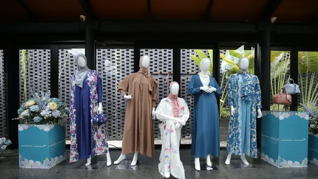 RiaMiranda Lengkapi Kenyamanan Ibadah Haji dan Umrah dengan Koleksi Kolaborasi Garuda Indonesia