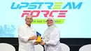 Kegiatan ini menjadi wadah edukatif dan inspiratif bagi mahasiswa serta masyarakat umum yang ingin memahami lebih dalam tentang peran sektor hulu migas dalam menjaga ketahanan energi nasional. Tampak dalam foto, Pjs Corporate Secretary PT Pertamina Hulu Energi, Fitri Erika bersama Rektor Universitas Pertamina, Prof. Dr. Ir. Wawan Gunawan A. Kadir, M.S., IPU berfoto bersama usai serah terima cenderamata di di Auditorium Gedung Griya Legita, Lantai 3 Universitas Pertamina, Jakarta, Kamis (6/11/2025). (Fimela.com/Adrian Utama Putra)