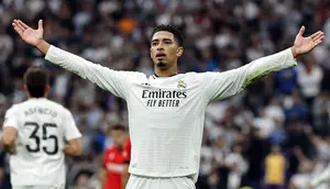 Pemain Real Madrid, Jude Bellingham mreayakan golnya ke gawang Osasuna pada laga lanjutan Liga Spanyol 2024/2025 di Santiago Bernabeu, Madrid, Spanyol, Sabtu (09/11/2024) WIB. (AFP/Oscar Del Pozo)