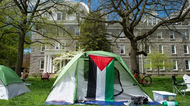 Aksi ini terjadi usai terjadi bentrokan antara polisi dan mahasiswa di Universitas Columbia, New York, saat aksi unjuk rasa mendukung Gaza. (Matthew Hatcher/Getty Images North America/Getty Images via AFP)