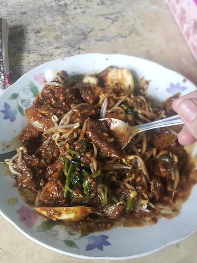 3. Rujak Cingur Ahmad Jais