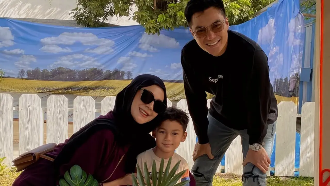 6 Potret Paula Verhoeven Hadiri Acara Sekolah Kiano, Kompak Bareng Baim Wong