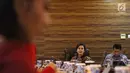 Sekretaris KEIN Putri K Wardhani berbicara dalam pembekalan finalis Putri Indonesia 2018 di Jakarta, Jumat (2/3). Tujuan pembekalan ini bukan hanya mencari perempuan yang cerdas, berpenampilan menarik, dan berperilaku baik. (Liputan6.com/Angga Yuniar)