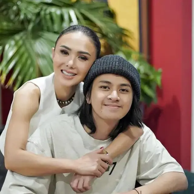 6 Potret Keakraban Yuni Shara Bersama Cavin Obrient, Anak Sulung Beranjak Dewasa