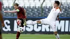 bola dengan bek Montenegro Marko Vesovic dalam duel uji coba internasional jelang Euro 2024 di Stade Roi Baudouin, Brussels, Kamis (6/6/2024). (Kenzo TRIBOUILLARD / Belga / AFP)