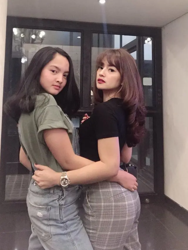 Bak Seumuran, Ini 6 Potret Kebersamaan Citra Monica dan Putrinya