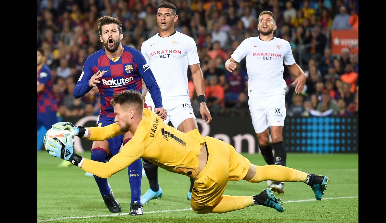 Tomas Vaclik dikabarkan memang ingin meninggalkan Sevilla karena ingin mempunyai menit bermain yang reguler. Saat ini kontrak Tomas Vaclik di Sevilla sudah habis dan belum ada kesepakatan baru dengan Sevilla. (Foto: AFP/Josep Lago)