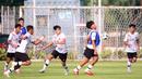 <p>Pemain Timnas Indonesia U-17 mengikuti internal game dalam sesi latihan di Lapangan ABC, Senayan, Jakarta, Sabtu (15/7/2023). Latihan tersebut digelar guna persiapan menghadapi Piala Dunia U-17 yang akan digelar 10 November hingga 2 Desember 2023 di Indonesia. (Bola.com/Ikhwan Yanuar)</p>