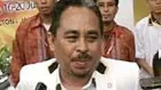 Sebagai organisasi yang terbuka, PKS bahkan siap menampung pasangan artis yang tersandung masalah Ariel dan Luna Maya. Mereka menargetkan menjadi tiga besar pada pemilu 2014.