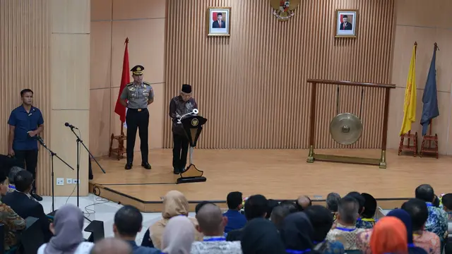 Wakil Presiden (Wapres) Ma’ruf Amin dalam seminar dan launching Indonesia Sharia Economic Outlook (ISEO) 2024.