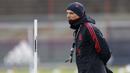 Pelatih Bayern Muchen, Thomas Tuchel saat latihan perdananya bersama tim yang berlangsung di Munchen, Jerman, Selasa (28/03/2023). Tuchel akan memulai laga debutnya bersama Die Roten saat melawan Borussia Dortmund di Liga Jerman pada Sabtu (01/04/2023). (AFP/Michaela Rehle)