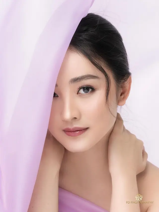 6 Pemotretan Natasha Wilona Tampil Bright dan Glowing Ini Menawan