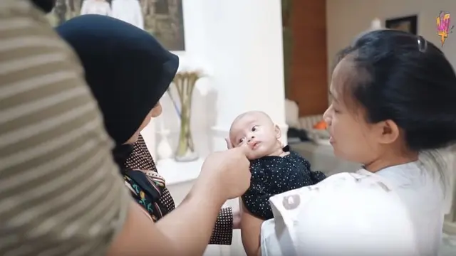 6 Momen Irish Bella Gendong Bayi Kembar, Ammar Zoni Sebut Sudah Pantas