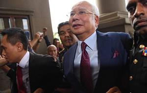 Mantan perdana menteri Malaysia Najib Razak tiba di kompleks pengadilan Duta di Kuala Lumpur pada 4 Juli 2018 untuk menghadapi sidang 1MDB. (AFP / Mohd Rasfan)