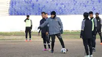 Timnas Indonesia U-20 sudah tiba di Tashkent, Uzbekistan, Sabtu (25/2) untuk mengikuti Piala Asia U-20. Cuaca dingin menyambut Garuda Nusantara setibanya  di Tashkent, Uzbekistan. (dok PSSI)