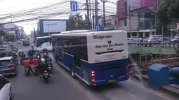 Mercedes-Benz OH 1626 juga merupakan salah satu sasis bus yang dipakai oleh Transjakarta. Sasis ini merupakan sasis space frame yang menggunakan mesin OM-906 LA 6374cc yang dapat menghasilkan tenaga maksimal hingga 260hp pada 2200rpm dengan torsi hingga 950nm pada 1200-1600rpm dengan suspensi udara.