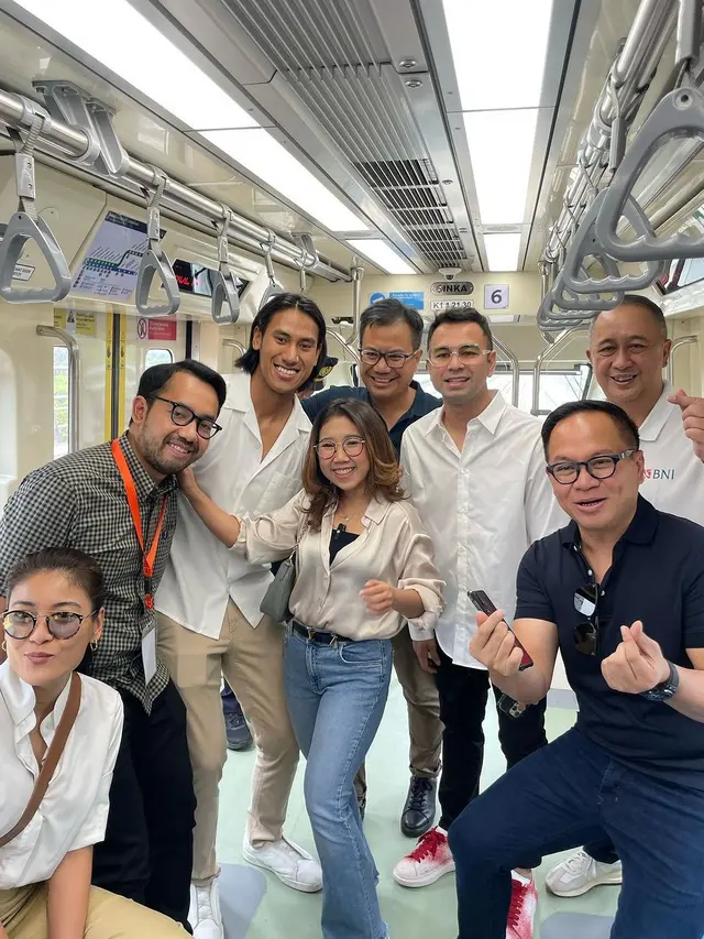 Raffi Ahmad naik LRT Jabodebek bareng Kiky Saputri dan lainnya (Foto: instagram raffinagita1717)