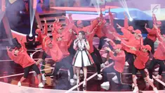 Pedangdut Via Vallen meramaikan Konser Terima Kasih Indonesia untuk Para Juara di Studio 5 Indosiar, Selasa (4/9). Acara tersebut dalam rangka wujud apresiasi akan prestasi atlet selama pesta olahraga Asian Games 2018. (Liputan6.com/Immanuel Antonius)